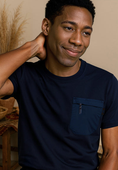 T-shirt homme bleu marine avec poche sur la poitrine