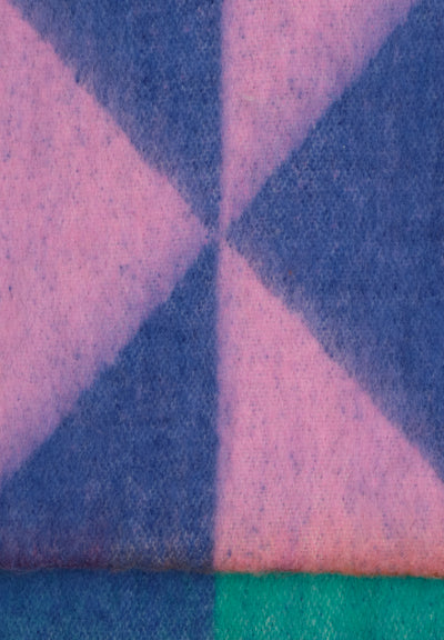 Echarpe multicolore en triangles avec frange