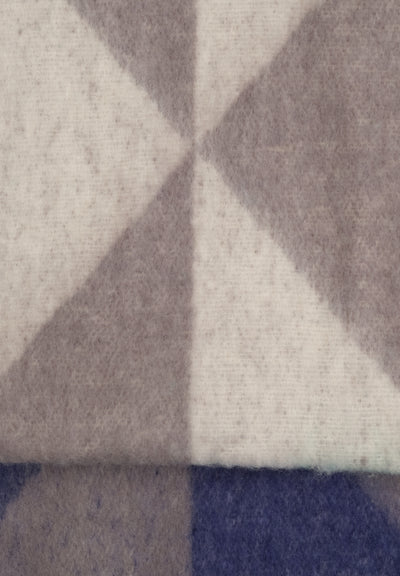 Echarpe multicolore en triangles avec frange