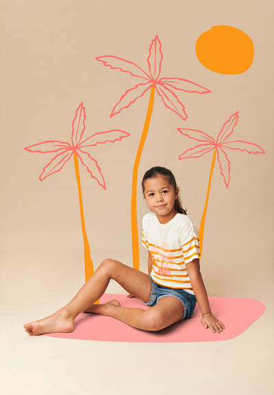 Girls' white T-shirt with palm tree motif on the front