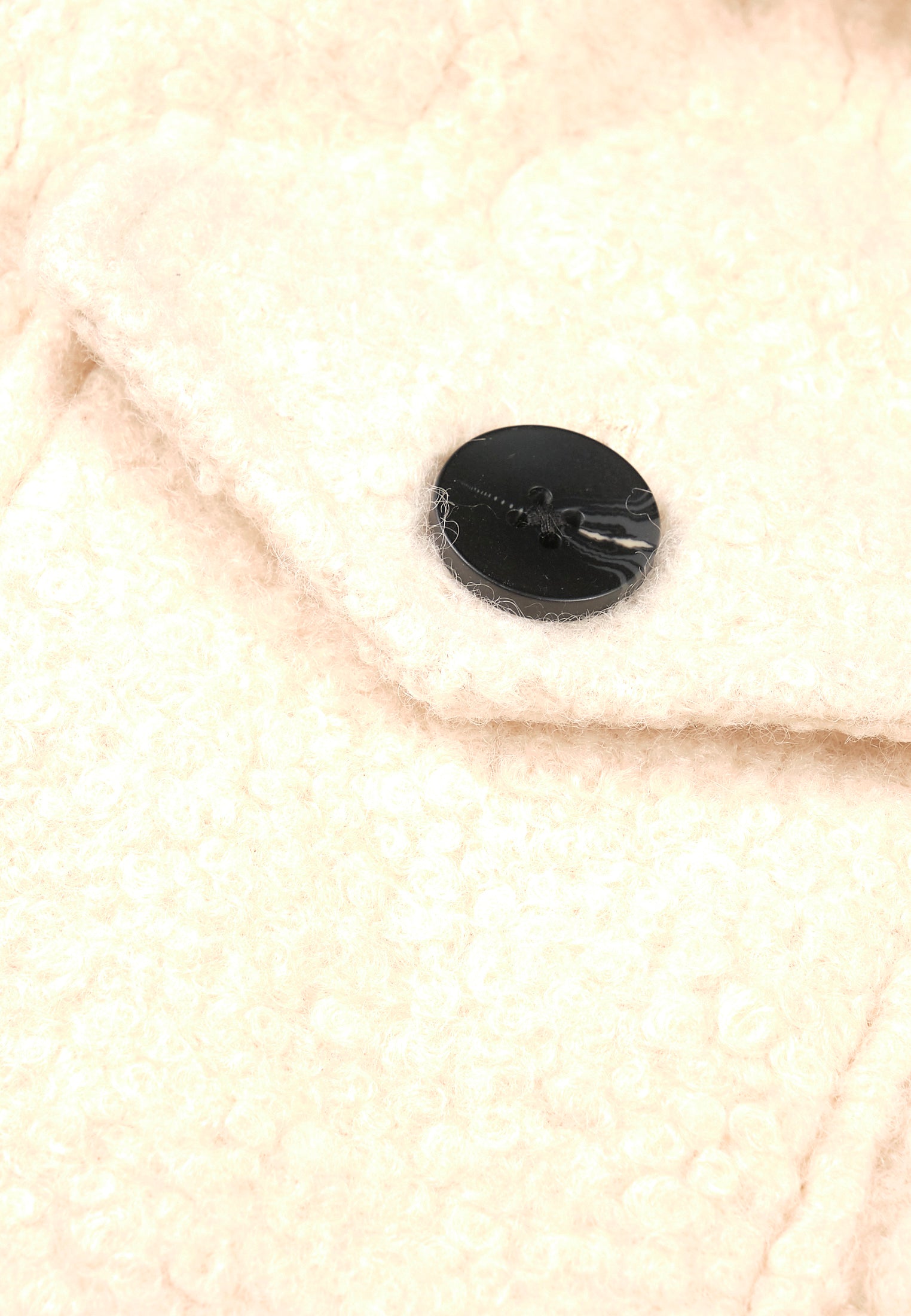 Polar femme à bouton avec poches sur la poitrine en teddy